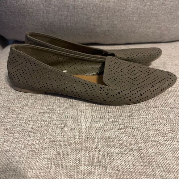Seychelles Anthropologie Green Perforated Laser Cut Flats Womens Size 7W - Picture 3 of 6